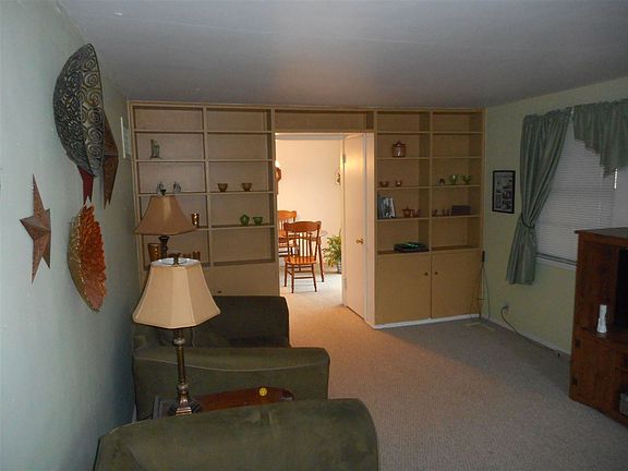 3rd image of 1522 Altgeld St