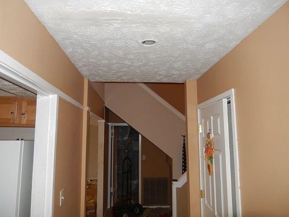 4th image of 4015 NW 54th St