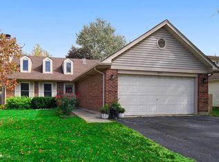 825 Bloomfield Ln, Aurora, IL 60504