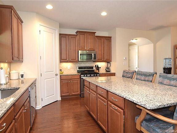 4th image of 13025 Reunion St