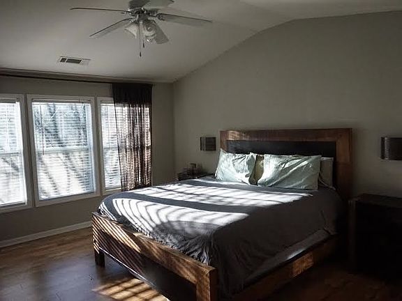 Master Bedroom w/ lakeview