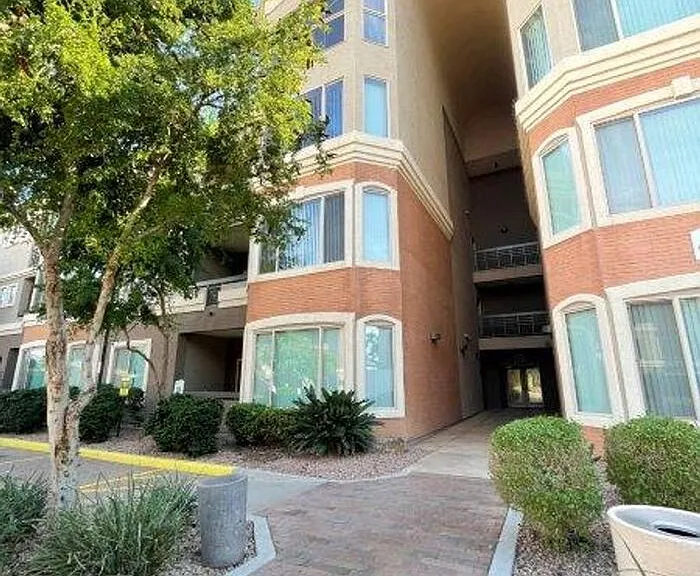 435 W Rio Salado Pkwy #301 — Photo 1