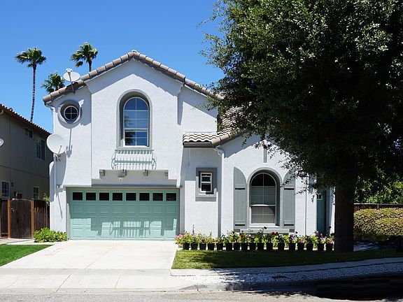 2nd image of 303 Gardenia Dr