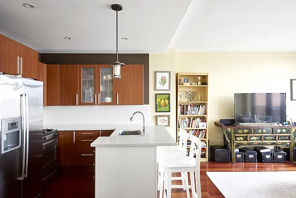 Sold by Warburg | media 9