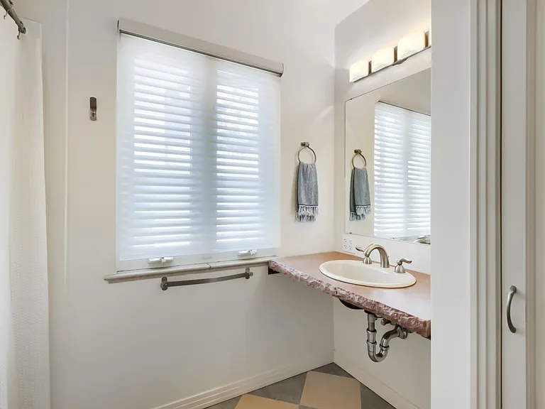 726 Pine St — Photo 11
