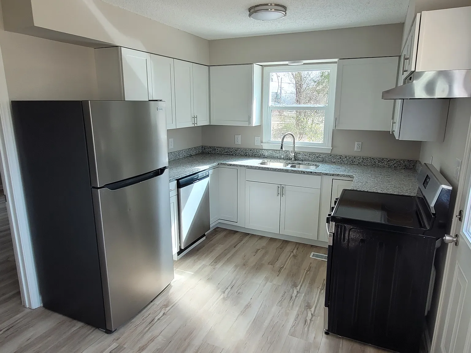 3 bed, 2.5 bath, 1584 sqft, $1,895 — Photo 4