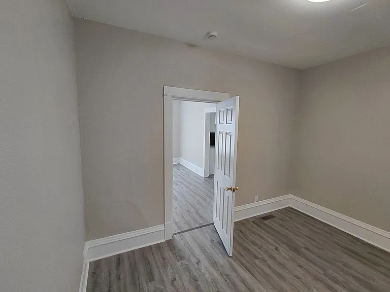 316 Maple Ave #6 — Photo 8
