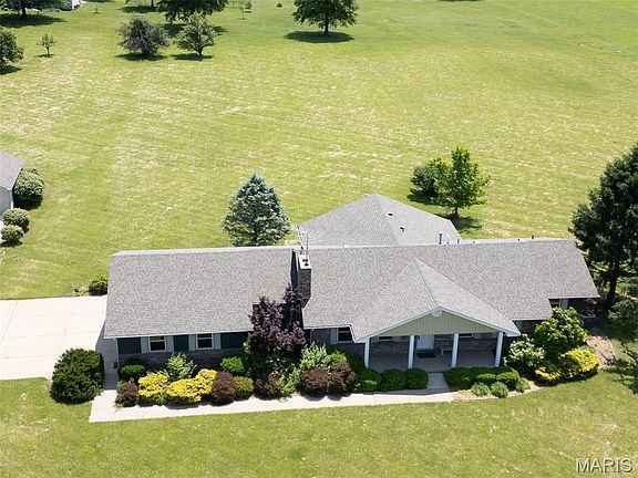 3rd image of 36 Southgate Dr