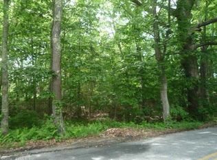 220 Butlertown Rd, Waterford, CT 06385