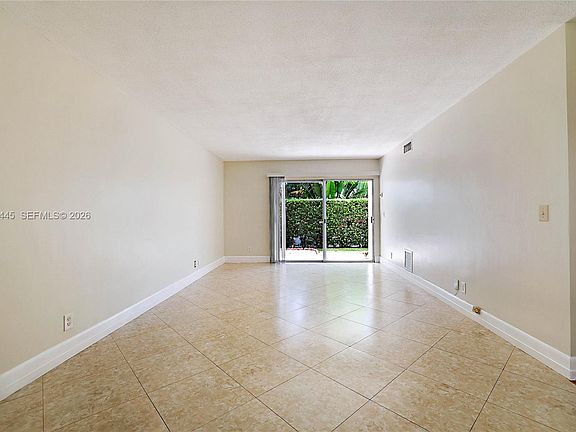 4th image of 148 Yacht Club Dr APT 10