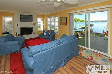 4th image of 1458 Burlington Dr