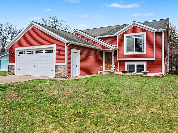 2nd image of 3021 Rose Dr