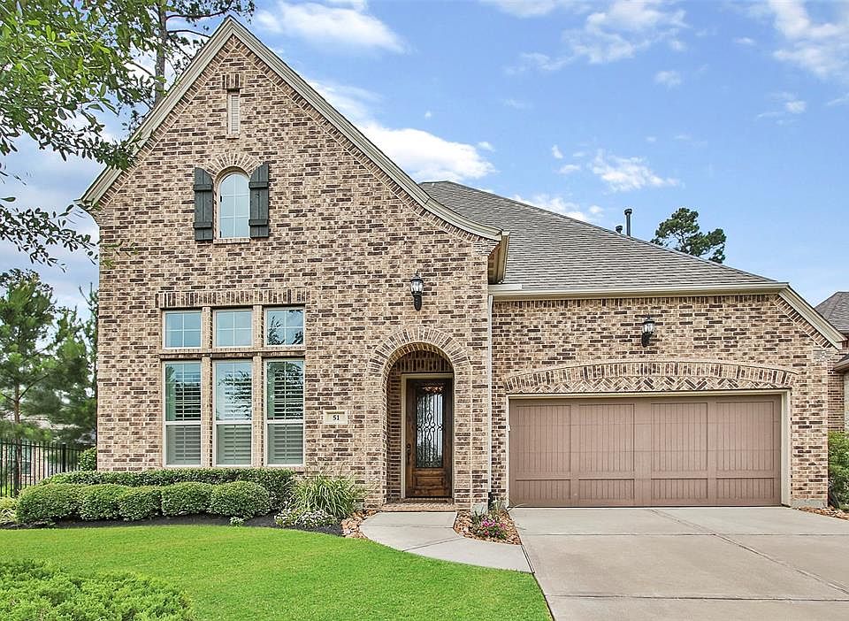 Welcome home to 51 Twin Ponds Place in The Woodlands Creekside Park. Peaceful ponds in the neighborhood and easy walking distance to the shops & restaurants in Creekside Village Marketplace. Close to schools & a great location for commuters, this one