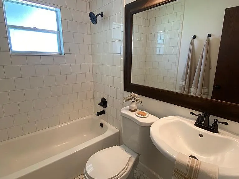 Guest Bathroom, Tub View