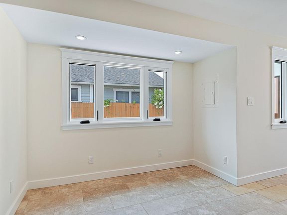 4th image of 927 E Ortega St
