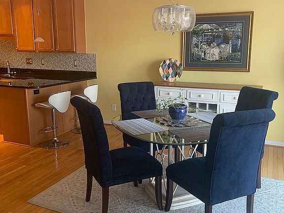 Dining Room 10' x 14'