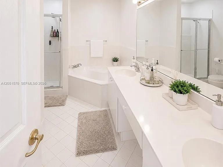 5724 NW 112th Pl #5724 — Photo 9