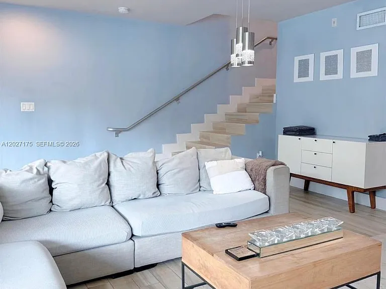 2135 Washington Ct #7 — Photo 6