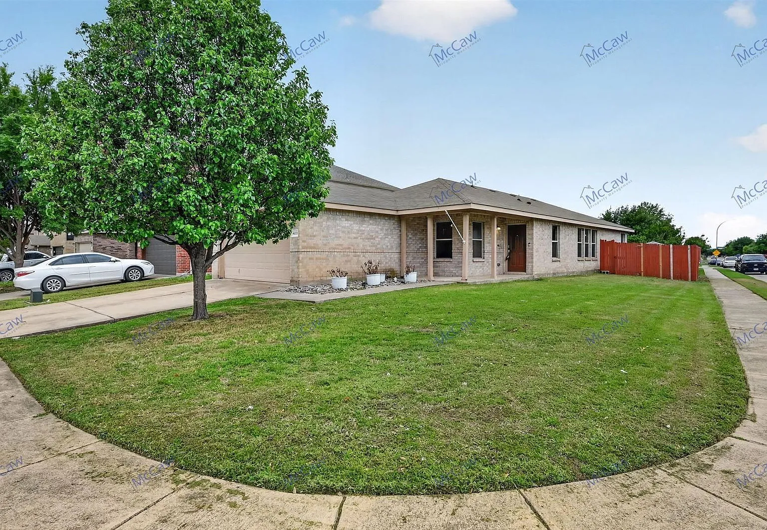 3 bed, 2.0 bath, 1610 sqft, $2,050 — Photo 2