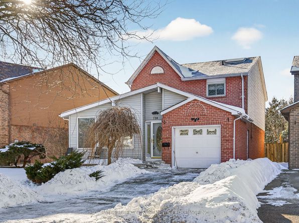 739 Edgewood Rd, Pickering, ON L1V 2Z7