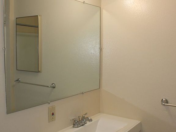 4th image of 2213 Roselake Ave APT C