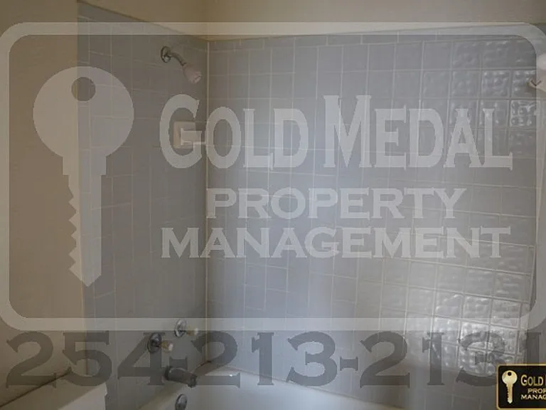 1106 Leslie Cir — Photo 10