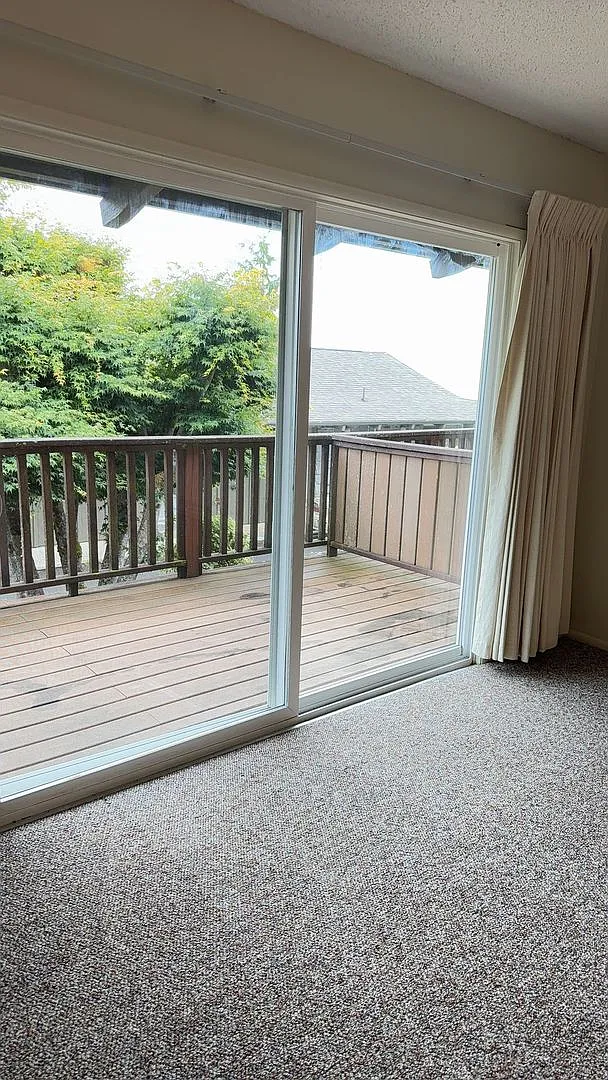 400 Beacon Hill Dr. — Photo 1