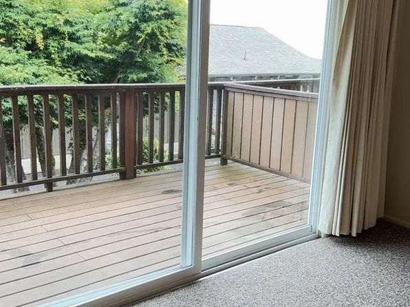 400 Beacon Hill Dr.