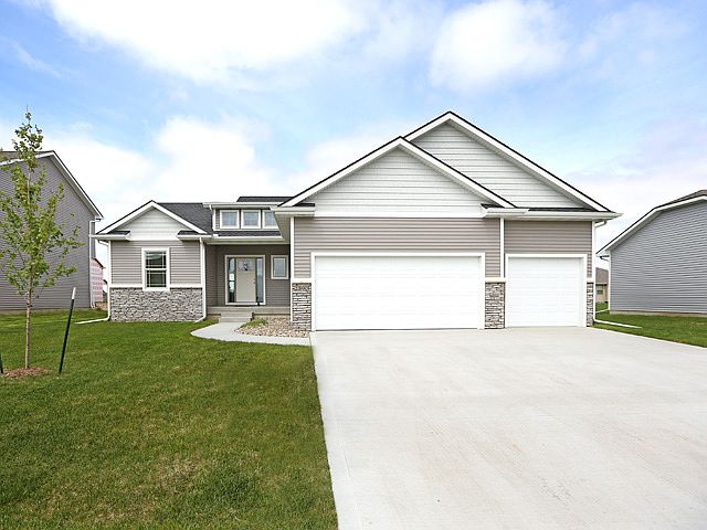 1st image of 2390 SE Willowbrook Dr