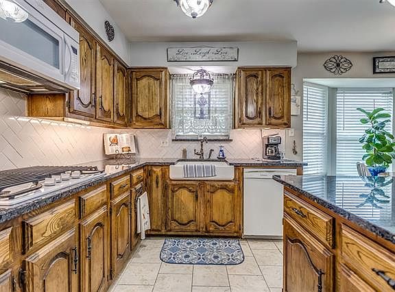 2nd image of 2820 Cliffbrook Dr