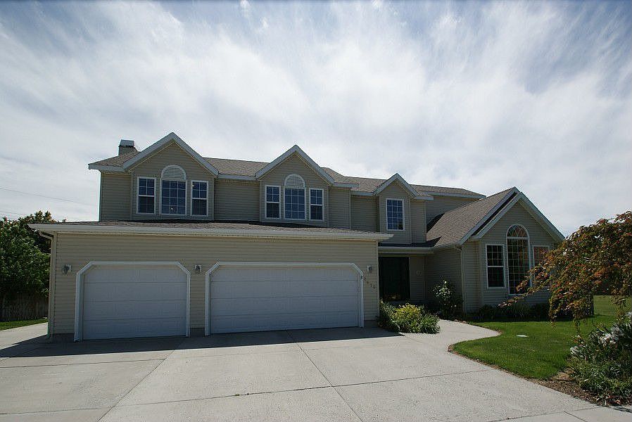 2nd image of 2450 Buckingham Ct