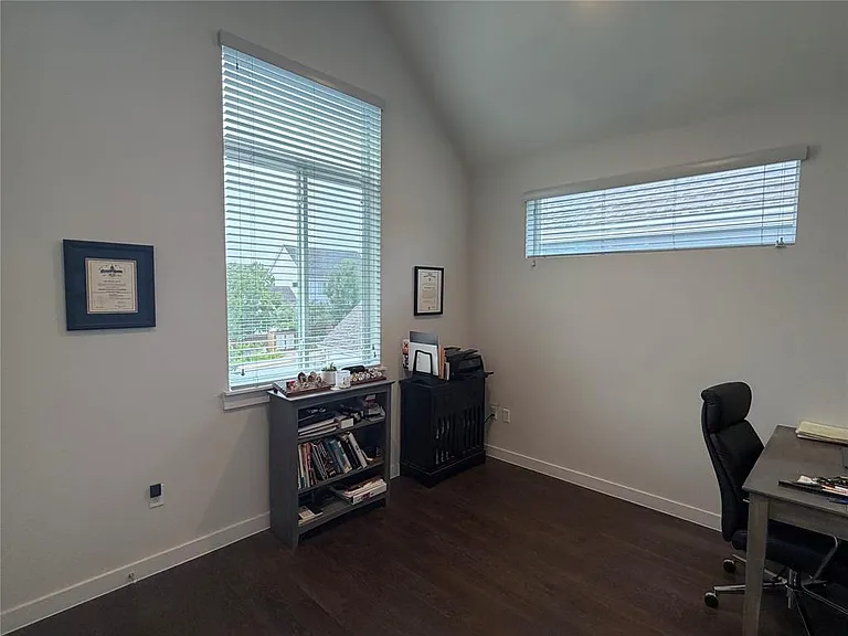 3612 Clary Way — Photo 10