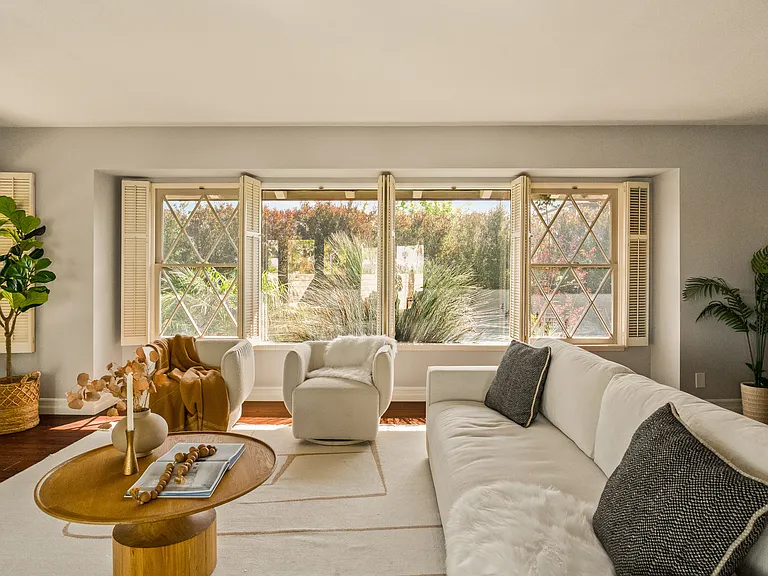 6213 S Corning Ave — Photo 3
