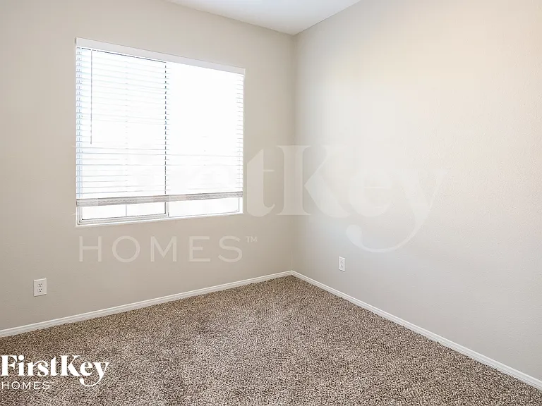10552 Lessona St — Photo 7