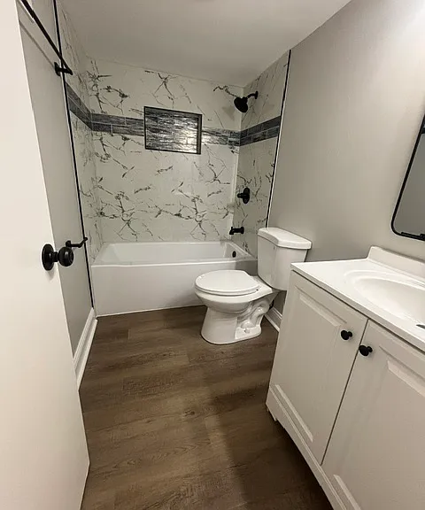 1103-1103 Evans Ave #4C — Photo 6