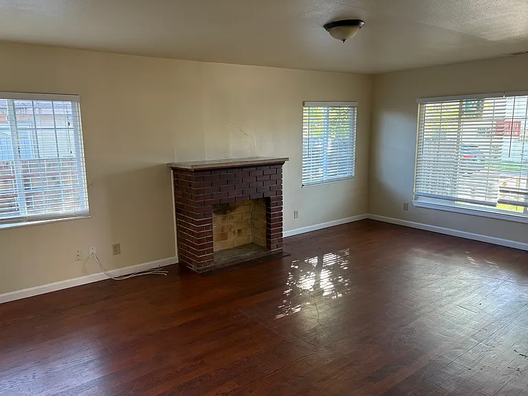 116 Carquinez St — Photo 6