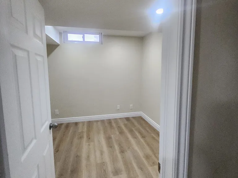 464 Thorndale Dr #BASEMENT — Photo 16