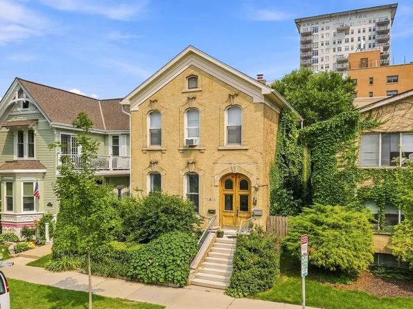 1308 N Astor STREET, Milwaukee, WI 53202