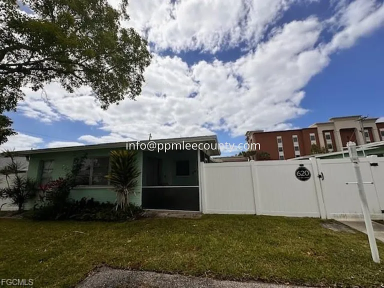 620 SE 47th St #2 — Photo 14