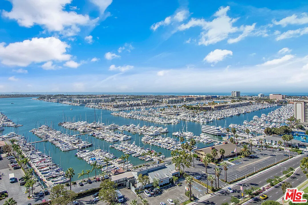 1 bed, 1.0 bath, 828 sqft, $3,995 — Photo 1