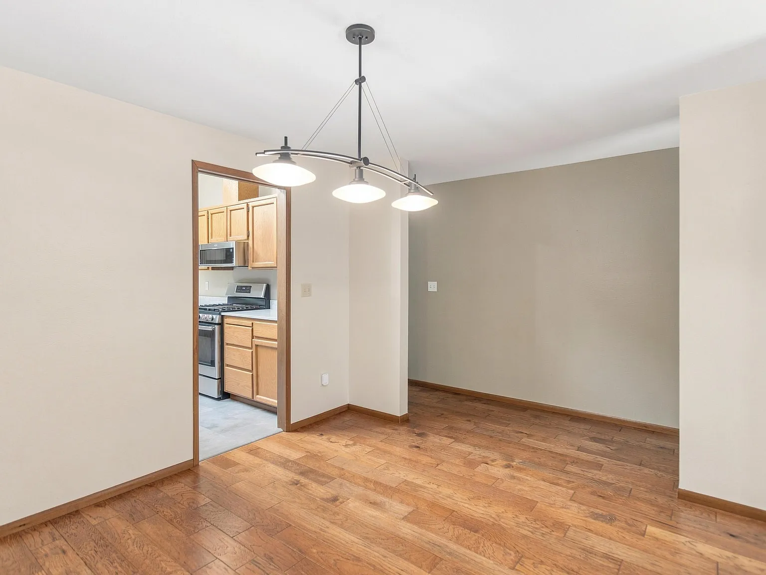3 bed, 1796 sqft, $3,500 — Photo 2