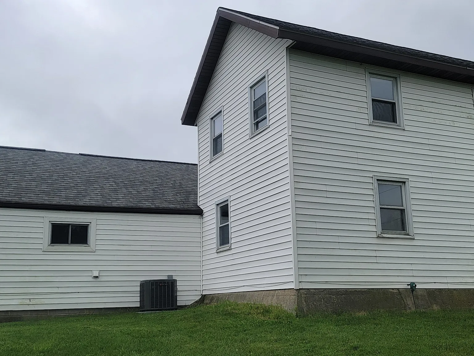 3 bed, 1422 sqft, $1,580 — Photo 2