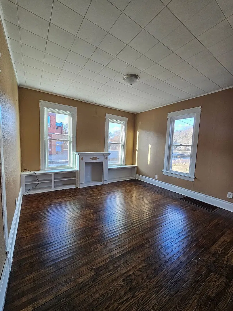 4 Bedroom Home for Rent — Photo 1