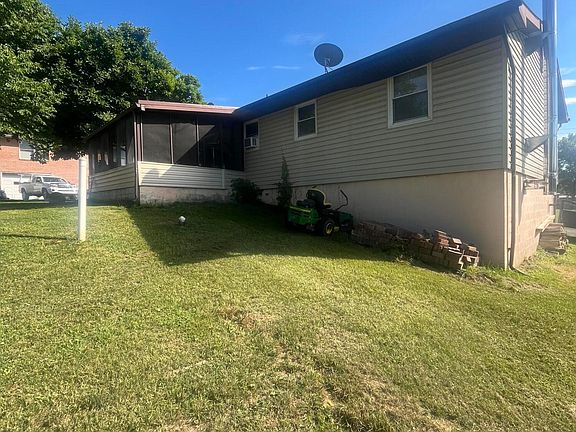 4th image of 117 Willard Way