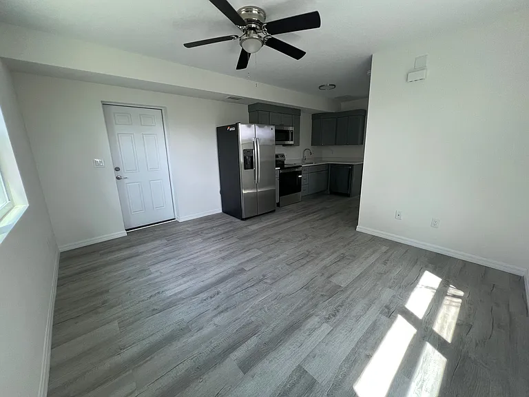 219 S Grandview Ave — Photo 18