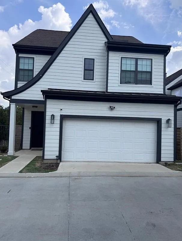 3 bed, 2.5 bath, 2199 sqft, $2,850 — Photo 2