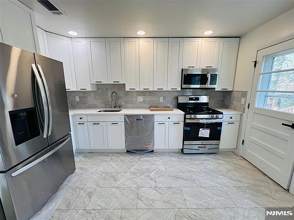 5th image of 1519 10th St Floor 1
