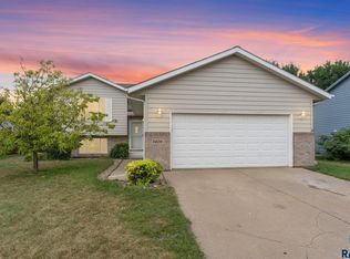 5609 S Cain Ave, Sioux Falls, SD 57106