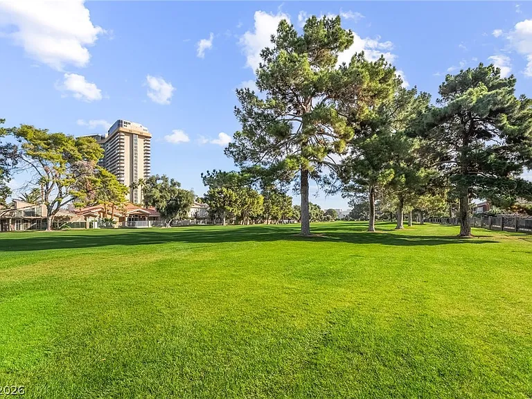 968 Pinehurst Dr — Photo 83