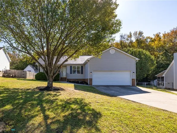 18 Johnia Ct, Thomasville, NC 27360